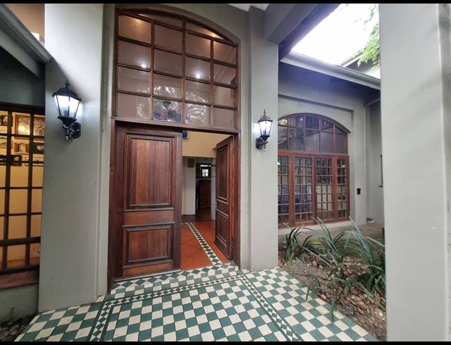 6 BEDROOM HOUSE FOR SALE IN MEER EN SEE